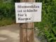"Blumenklau ist schlecht für´s Karma" - Gefunden auf der Billerhuder Insel (Hamburg-Hamm). Die Blumen neben dem Schild sind wunderschön. Trotzdem Finger weg :)