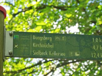 Schild zum Bungsberg